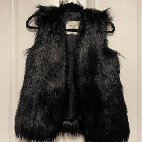 Abercrombie & Fitch Black Faux Fur Vest - Picture 1 of 3